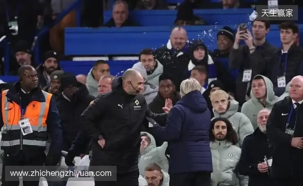 英足总官方：切尔西因球迷向场内投掷水瓶被罚款15万英镑